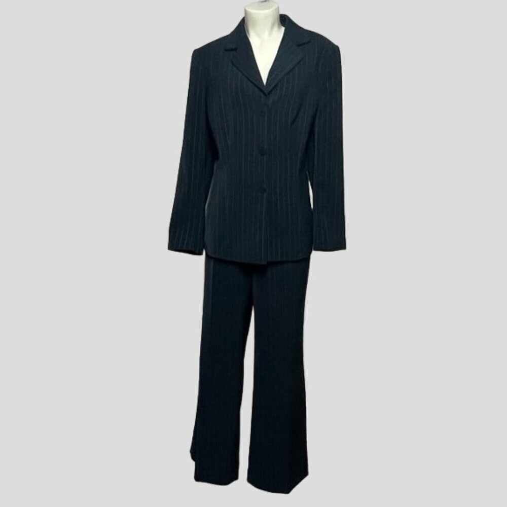 NWOT Le Suit Essentials Black Pinstripe Fitted Blazer & High Rise Pants Set